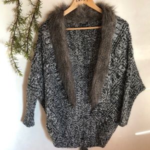 NWOT /XOXO faux fur collar sweater